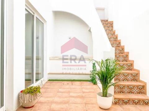 Moradia Geminada T3 Venda em Faro (Sé e São Pedro),Faro