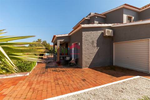 Moradia T4 Venda em Quelfes,Olhão