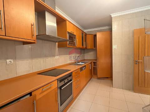 Apartamento T2+2 DUPLEX Venda em Quarteira,Loulé
