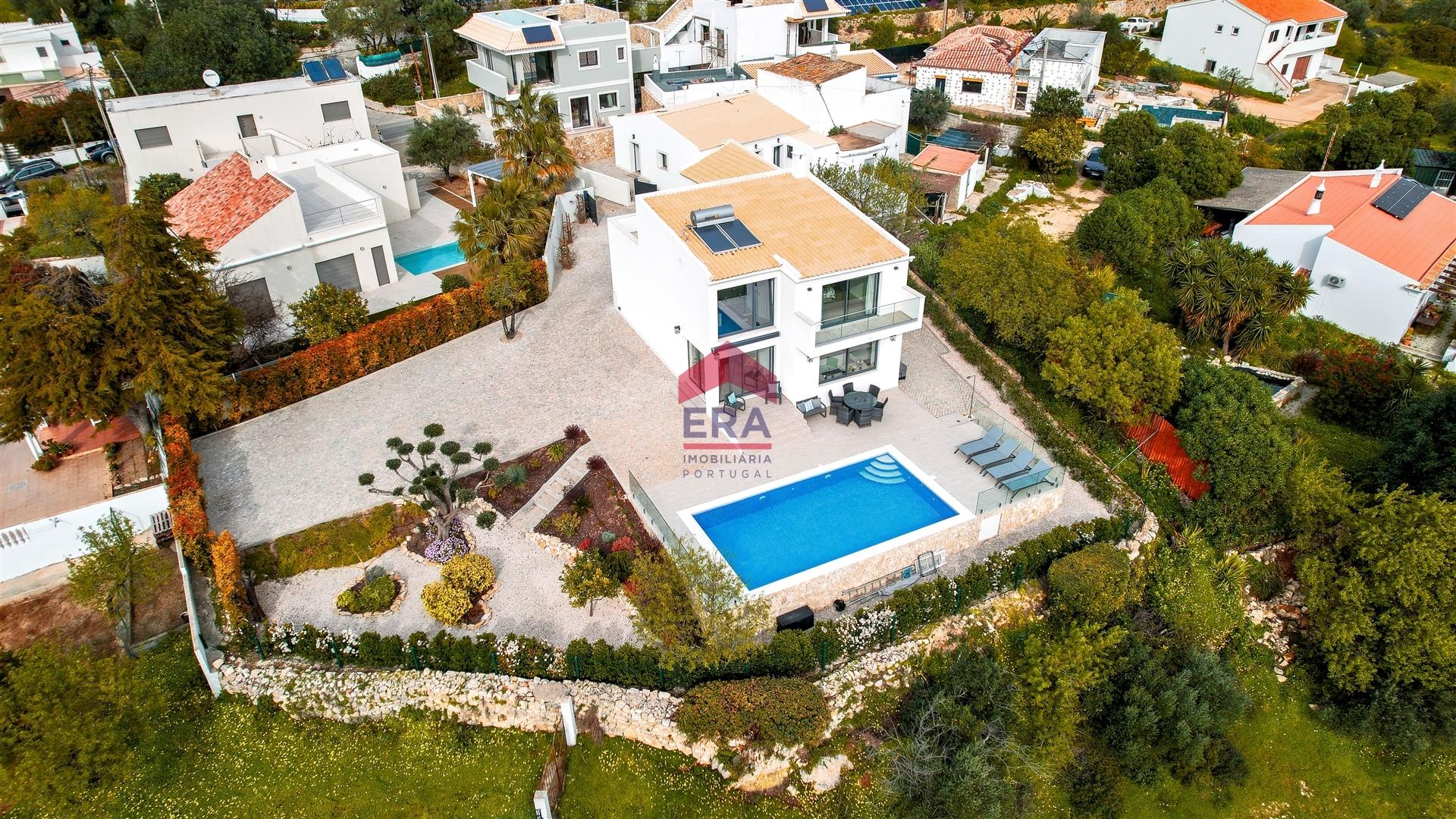 Moradia T6 Venda em Santa Bárbara de Nexe,Faro