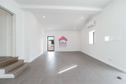 Moradia T6 Venda em Santa Bárbara de Nexe,Faro