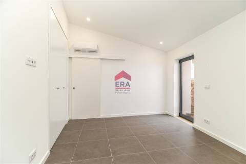 Moradia T6 Venda em Santa Bárbara de Nexe,Faro