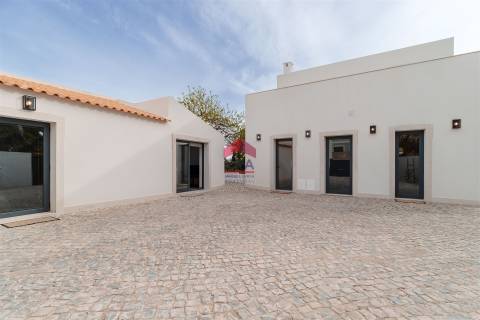 Moradia T6 Venda em Santa Bárbara de Nexe,Faro