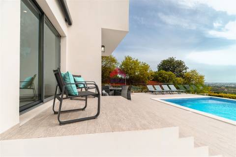 Moradia T6 Venda em Santa Bárbara de Nexe,Faro