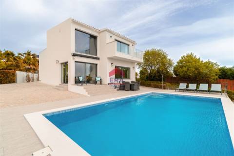 Moradia T6 Venda em Santa Bárbara de Nexe,Faro