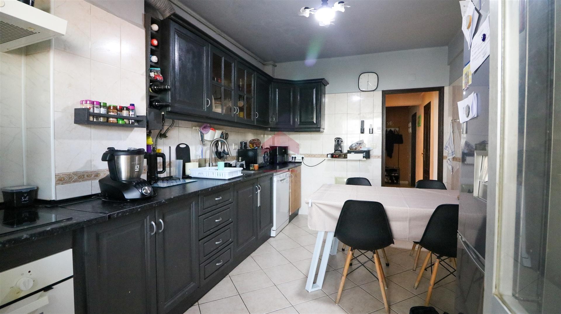Apartamento T3 Trespasse em Faro (Sé e São Pedro),Faro
