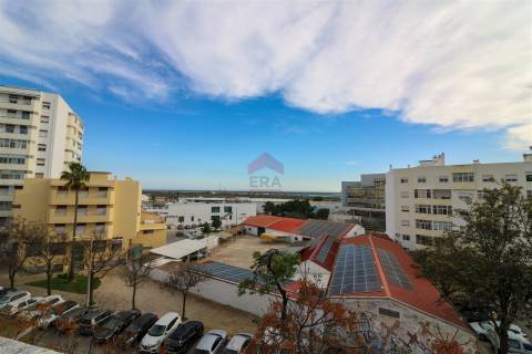 Apartamento T3 Trespasse em Faro (Sé e São Pedro),Faro