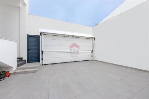 Moradia Geminada T3 Venda em Faro (Sé e São Pedro),Faro