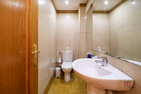 Moradia em Condomínio Fechado com Piscina