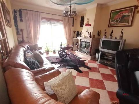 Moradia T5+2 Venda em Milheirós de Poiares,Santa Maria da Feira