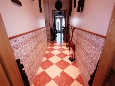 Moradia T5+2 Venda em Milheirós de Poiares,Santa Maria da Feira