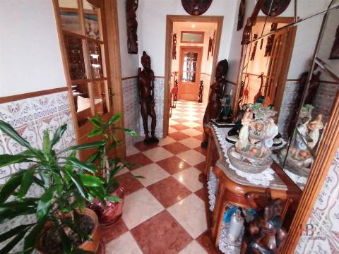 Moradia T5+2 Venda em Milheirós de Poiares,Santa Maria da Feira