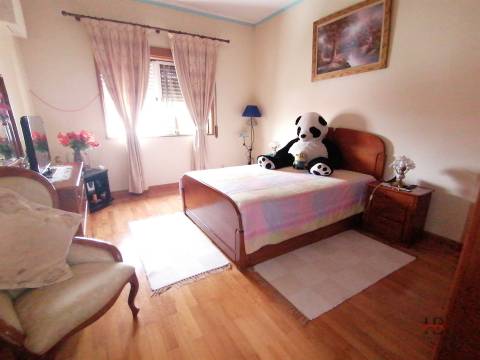 Moradia T5+2 Venda em Milheirós de Poiares,Santa Maria da Feira