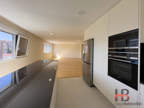 Apartamento T4 Venda em Campanhã,Porto
