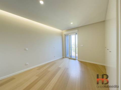 Apartamento T4 Venda em Campanhã,Porto