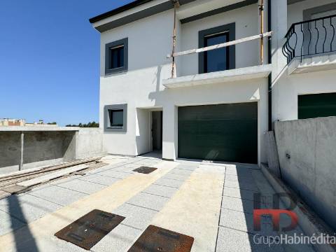 Moradia em Banda T3 Venda em Águas Santas,Maia