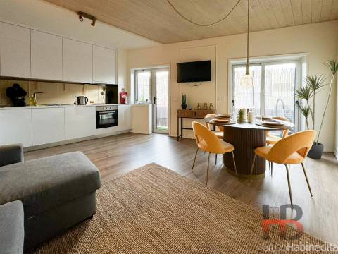 T2 totalmente Remodelado - varandas, ao Bonfim