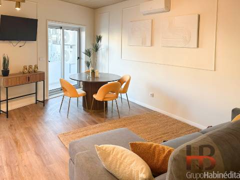 T2 totalmente Remodelado - varandas, ao Bonfim