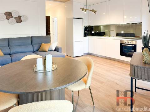 T2 totalmente Remodelado - varandas, ao Bonfim