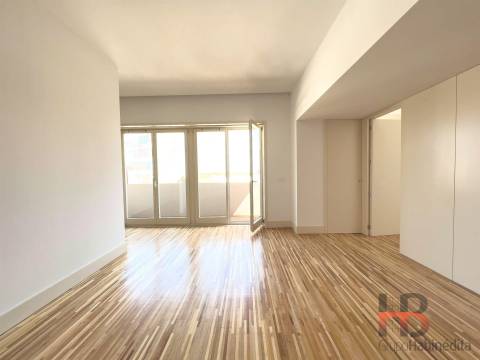 Apartamento T1 com Varanda à Venda na Baixa do Porto | Elegância e Modernidade
