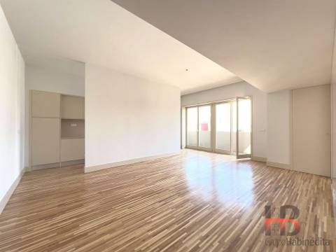 Apartamento T1 com Varanda à Venda na Baixa do Porto | Elegância e Modernidade
