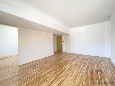 Apartamento T1 com Varanda à Venda na Baixa do Porto | Elegância e Modernidade