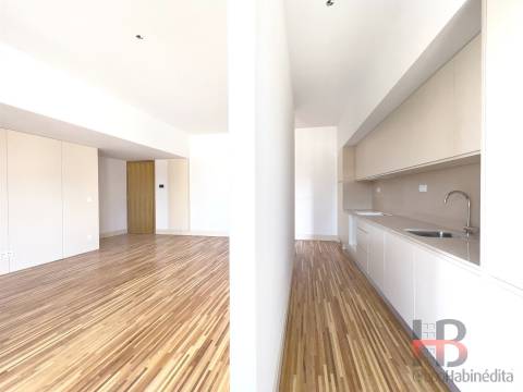 Apartamento T1 com Varanda à Venda na Baixa do Porto | Elegância e Modernidade