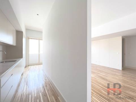 Apartamento T1 com Varanda à Venda na Baixa do Porto | Elegância e Modernidade