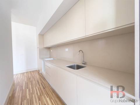 Apartamento T1 com Varanda à Venda na Baixa do Porto | Elegância e Modernidade