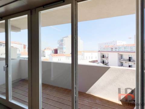 Apartamento T1 com Varanda à Venda na Baixa do Porto | Elegância e Modernidade