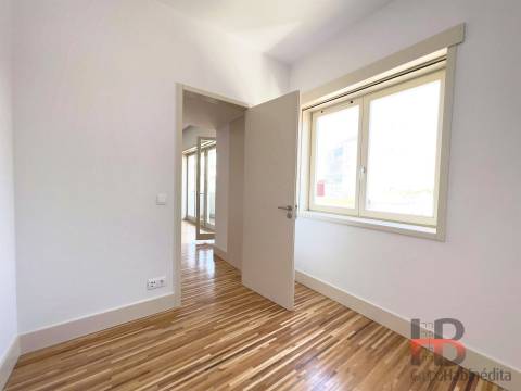 Apartamento T1 com Varanda à Venda na Baixa do Porto | Elegância e Modernidade