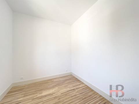 Apartamento T1 com Varanda à Venda na Baixa do Porto | Elegância e Modernidade