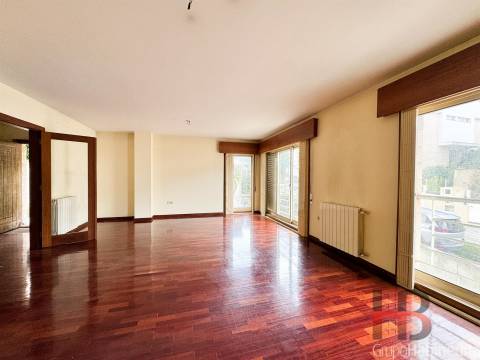 Moradia Geminada T4+1 DUPLEX Venda em Campanhã,Porto