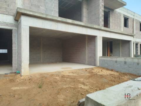 Moradia em Banda T3 Venda em Santa Maria da Feira, Travanca, Sanfins e Espargo,Santa Maria da Feira