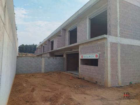 Moradia em Banda T3 Venda em Santa Maria da Feira, Travanca, Sanfins e Espargo,Santa Maria da Feira