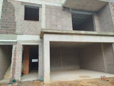 Moradia em Banda T3 Venda em Santa Maria da Feira, Travanca, Sanfins e Espargo,Santa Maria da Feira