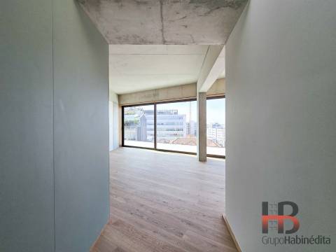 Apartamento T3. Cobertura. Boavista.