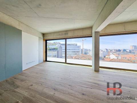 Apartamento T3. Cobertura. Boavista.