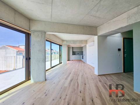 Apartamento T3. Cobertura. Boavista.