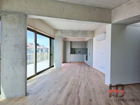 Apartamento T3. Cobertura. Boavista.