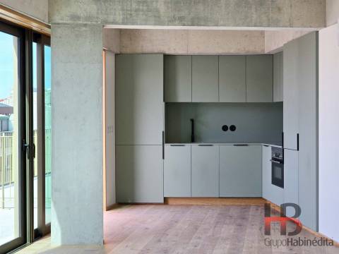 Apartamento T3. Cobertura. Boavista.