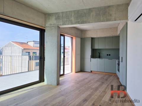 Apartamento T3. Cobertura. Boavista.