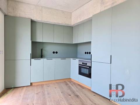 Apartamento T3. Cobertura. Boavista.