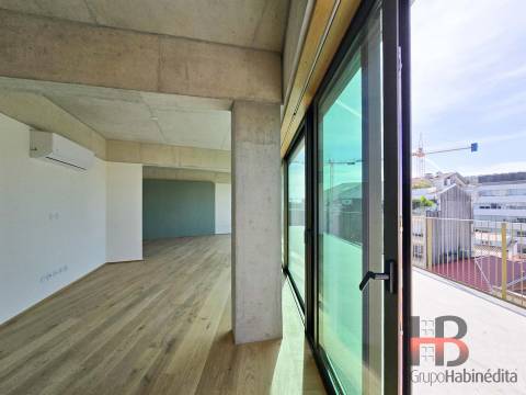 Apartamento T3. Cobertura. Boavista.