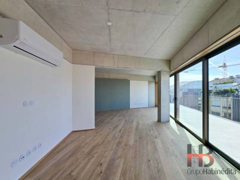 Apartamento T3. Cobertura. Boavista.