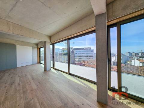 Apartamento T3. Cobertura. Boavista.