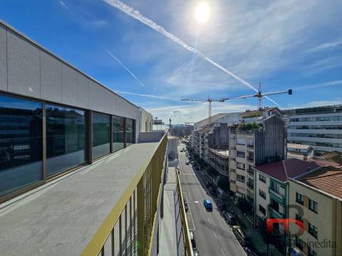 Apartamento T3. Cobertura. Boavista.