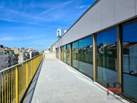 Apartamento T3. Cobertura. Boavista.