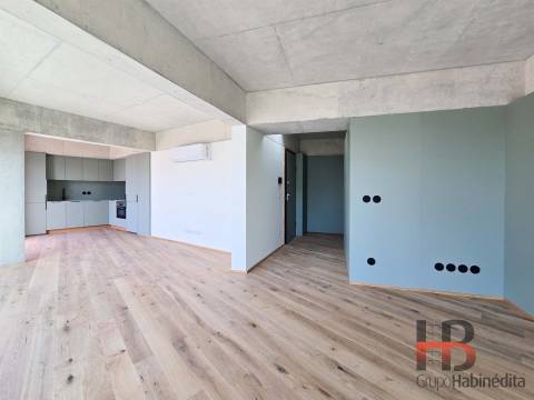 Apartamento T3. Cobertura. Boavista.