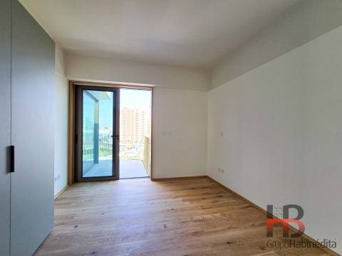 Apartamento T3. Cobertura. Boavista.